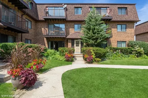 404 E Kensington Rd #A, Mount Prospect, IL 60056