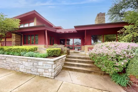3555 W 102nd St, Evergreen Park, IL 60805