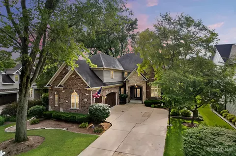 651 N Loomis St, Naperville, IL 60563