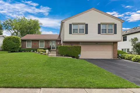 765 Beechwood Dr, Lake Zurich, IL 60047