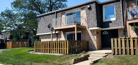 1808 Plum Grove Rd #2C, Rolling Meadows, IL 60008