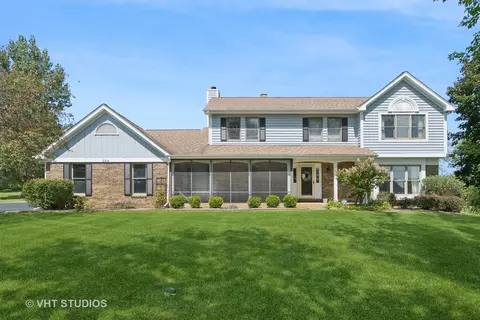 3814 Tecoma Dr, Crystal Lake, IL 60012