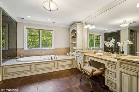 Bath - 630 Forest Rd, Glenview, IL 60025 photo 3 of 7
