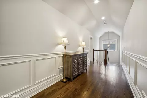 Entry Way - 630 Forest Rd, Glenview, IL 60025 photo 4 of 4