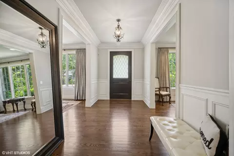 Entry Way - 630 Forest Rd, Glenview, IL 60025 photo 1 of 4