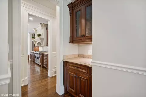 Entry Way - 630 Forest Rd, Glenview, IL 60025 photo 2 of 4