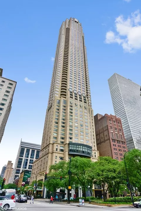 800 N Michigan Ave #3601, Chicago, IL 60611
