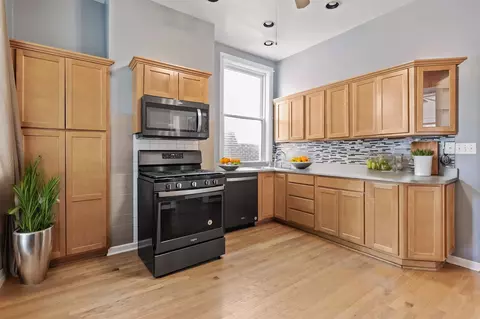 1033 E 45th St, Chicago, IL 60653 photo 13