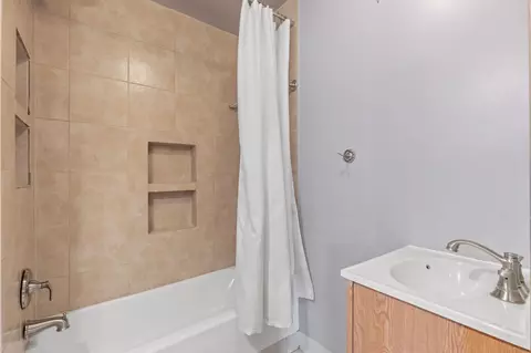 1033 E 45th St, Chicago, IL 60653 photo 14