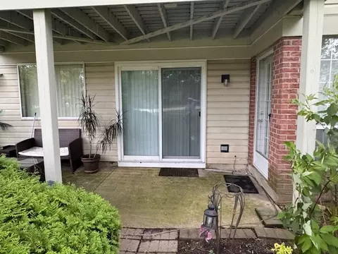 1606 Queens Ct #D1, Wheeling, IL 60090 photo 5
