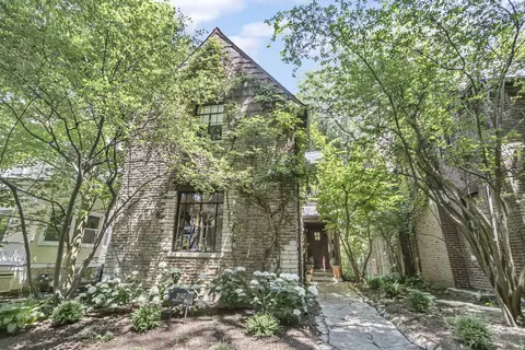 2047 Orrington Ave, Evanston, IL 60201