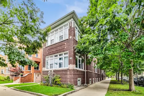 3052 N Davlin Ct, Chicago, IL 60618