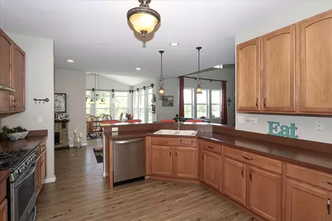 Kitchen - 407 W Amberside Dr, Elgin, IL 60124 photo 3 of 4