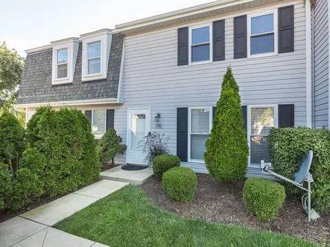 398 Rodenburg Rd, Roselle, IL 60172