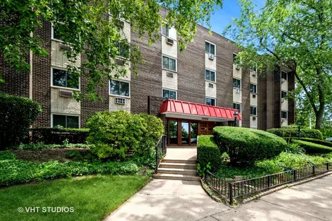 10015 N Beverly Dr #102, Skokie, IL 60076