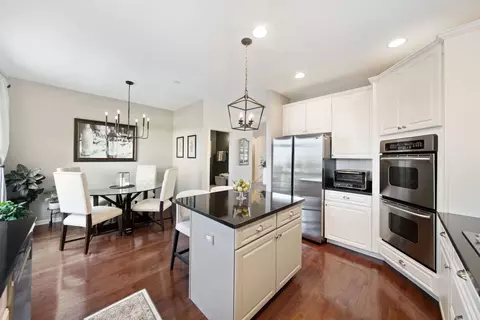 Kitchen - 386 Broadmoor Ln, Bartlett, IL 60103 photo 2 of 4