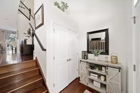 Entry Way - 386 Broadmoor Ln, Bartlett, IL 60103 photo 1 of 5