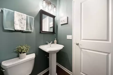 Bath - 386 Broadmoor Ln, Bartlett, IL 60103 photo 1 of 3