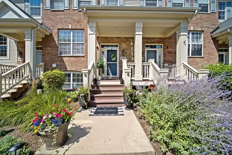 Exterior - 386 Broadmoor Ln, Bartlett, IL 60103 photo 2 of 3