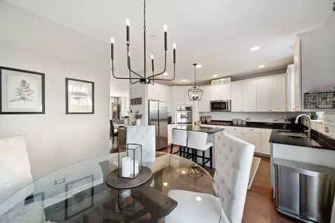 Dining - 386 Broadmoor Ln, Bartlett, IL 60103 photo 4 of 4