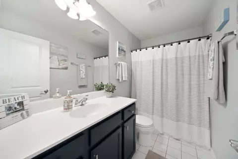 Bath - 386 Broadmoor Ln, Bartlett, IL 60103 photo 3 of 3