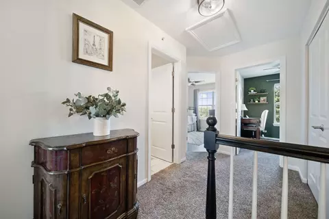 Entry Way - 386 Broadmoor Ln, Bartlett, IL 60103 photo 4 of 5