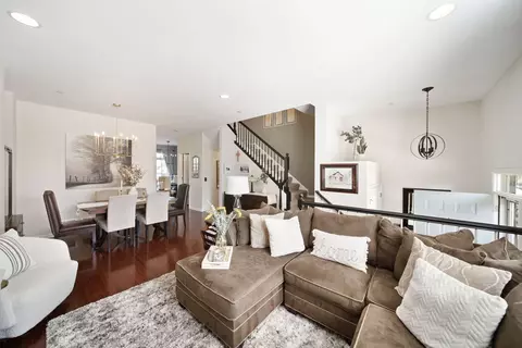 Living - 386 Broadmoor Ln, Bartlett, IL 60103 photo 1 of 2