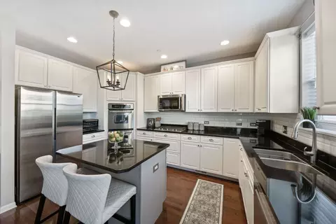 Kitchen - 386 Broadmoor Ln, Bartlett, IL 60103 photo 1 of 4