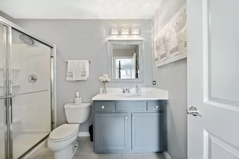 Bath - 386 Broadmoor Ln, Bartlett, IL 60103 photo 2 of 3