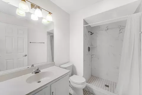 Bath - 711 S Des Plaines River Rd #203, Des Plaines, IL 60016 photo 1 of 1