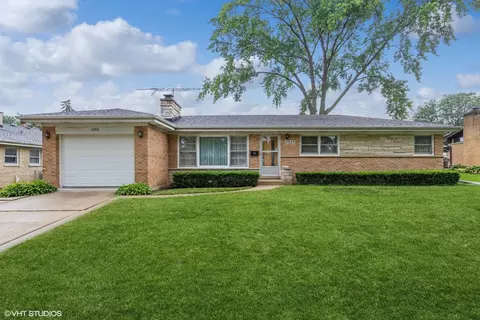 1723 W Estates Dr, Mount Prospect, IL 60056