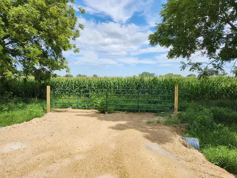 19098 Blue Goose Rd, Morrison, IL 61270