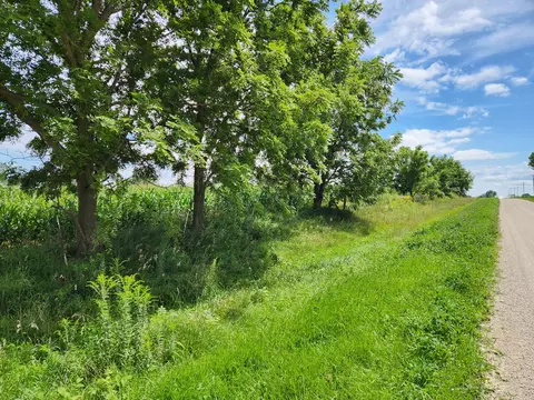 19098 Blue Goose Rd, Morrison, IL 61270 photo 2