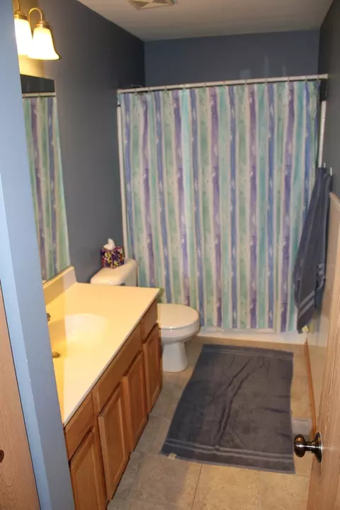 Bath - 203 Keller St, Plano, IL 60545 photo 1 of 1