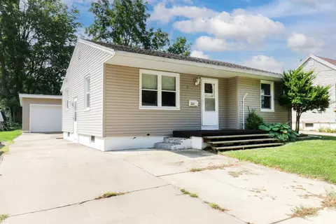 307 12 E Baker St, Bloomington, IL 61701 photo 2