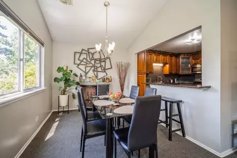 Dining - 1404 Ashton Ct #D2, Wheeling, IL 60090 photo 1 of 2