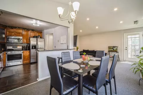 Dining - 1404 Ashton Ct #D2, Wheeling, IL 60090 photo 2 of 2