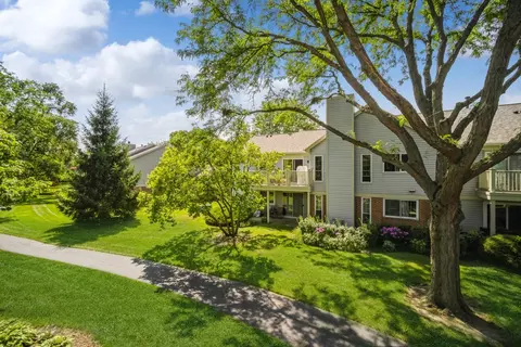Exterior - 1404 Ashton Ct #D2, Wheeling, IL 60090 photo 3 of 4