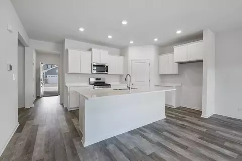 Kitchen - 1324 Wild Tulip Cir, Bartlett, IL 60103 photo 8 of 12