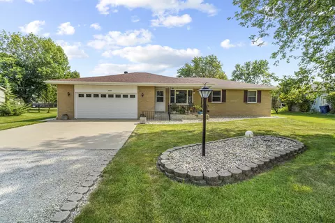 2084 E 3000 Rd N Rd, Bourbonnais, IL 60914