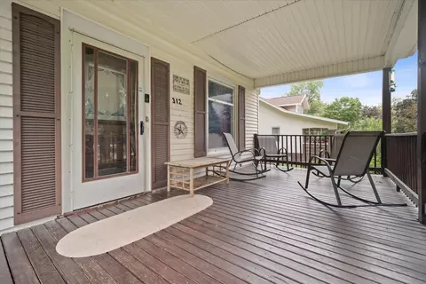 312 E Oak St, Chatsworth, IL 60921 photo 2