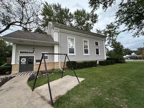 211 S Division St, Chenoa, IL 61726 photo 2