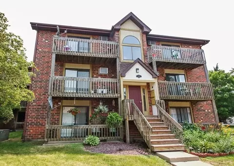 439 Berkshire Dr #26, Crystal Lake, IL 60014