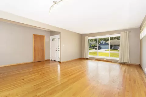 Living - 613 Orchard Ln, Beecher, IL 60401 photo 2 of 3