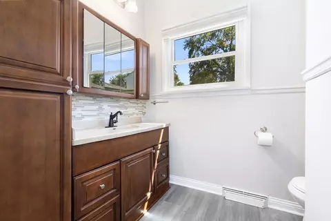 Bath - 613 Orchard Ln, Beecher, IL 60401 photo 1 of 2