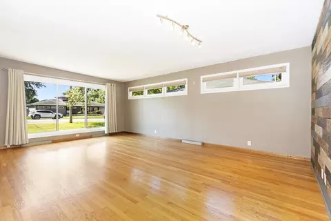 Living - 613 Orchard Ln, Beecher, IL 60401 photo 3 of 3
