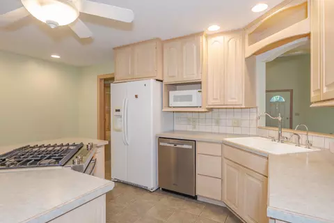 Kitchen - 7 Scenic Pt, Bloomington, IL 61701 photo 1 of 4