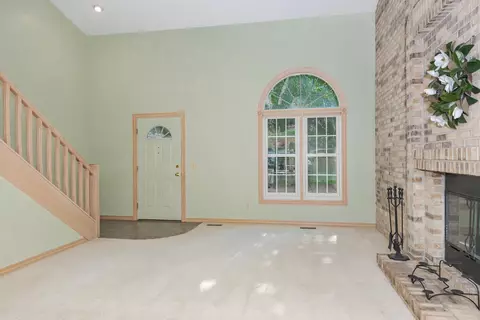 Living - 7 Scenic Pt, Bloomington, IL 61701 photo 3 of 7