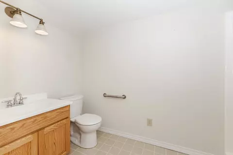 Bath - 7 Scenic Pt, Bloomington, IL 61701 photo 7 of 7