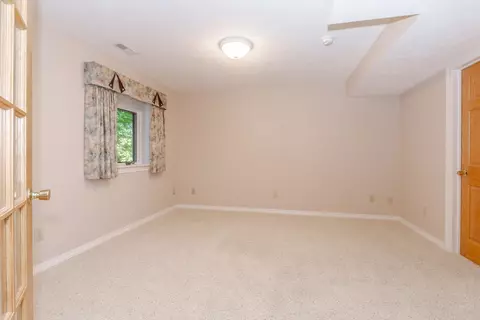 Bedroom - 7 Scenic Pt, Bloomington, IL 61701 photo 9 of 10